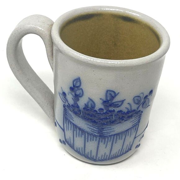 SALMON FALLS Salt Glaze Stoneware 16 oz Coffee Mug BLUEBERRY Basket Vintage - Picture 1 of 6